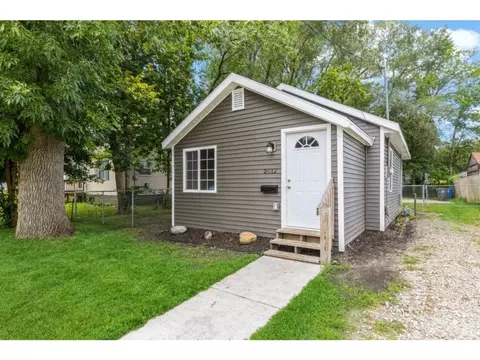 2012 E 25th St, Des Moines, IA 50317