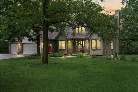 8801 NW 67th Ct, Johnston, IA 50131
