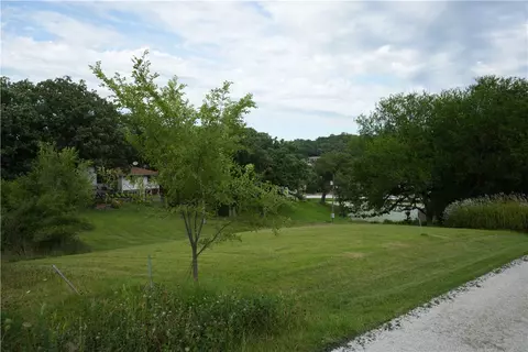 8137 8139 Ivy St, Dexter, IA 50070