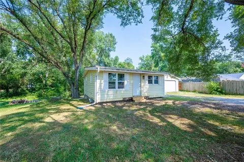 2825 NE 51st Ct, Des Moines, IA 50317