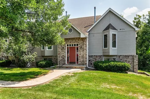 8138 Dellwood Dr, Urbandale, IA 50322