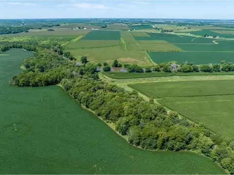 10 NE Ml Ne 240th Pl # A, Pella, IA 50219