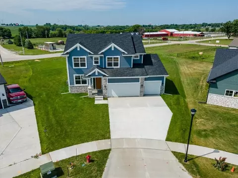 104 St Marys Ct, Stuart, IA 50250