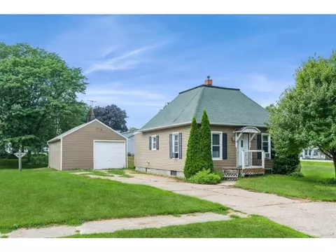104 5th Ave, Sully, IA 50251