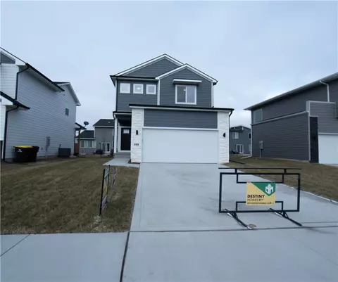 715 SE Booth Ave, Waukee, IA 50263