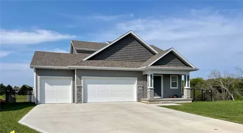 223 Magnolia Pt, Winterset, IA 50273