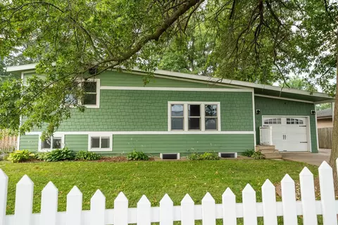 1713 W 4th Ave, Indianola, IA 50125