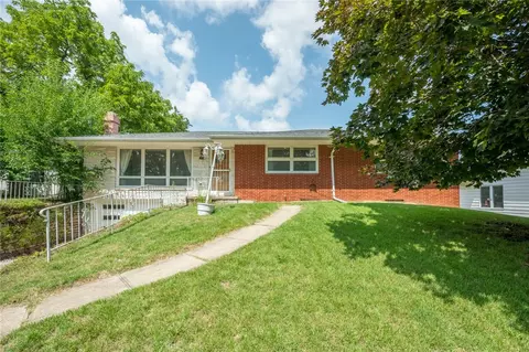 110 E Olinda Ave, Des Moines, IA 50315