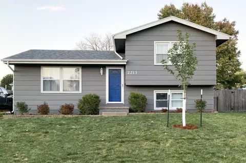 2213 Shady Lane Dr, Norwalk, IA 50211