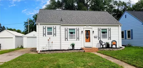 4037 Cambridge St, Des Moines, IA 50313