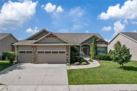 160 Emerson Ln, Waukee, IA 50263