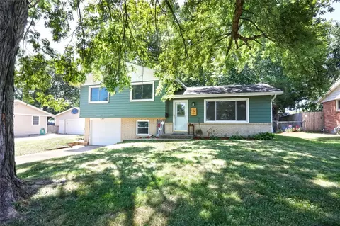 706 3rd St SE, Altoona, IA 50009