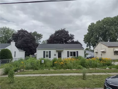 4036 15th St, Des Moines, IA 50313
