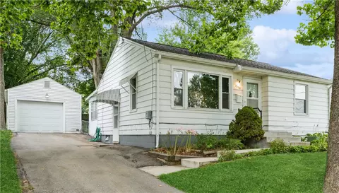 3532 27th Pl, Des Moines, IA 50310