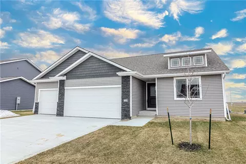 719 NE Doe Pointe Dr, Ankeny, IA 50021