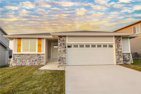 18173 Alpine Dr, Clive, IA 50325