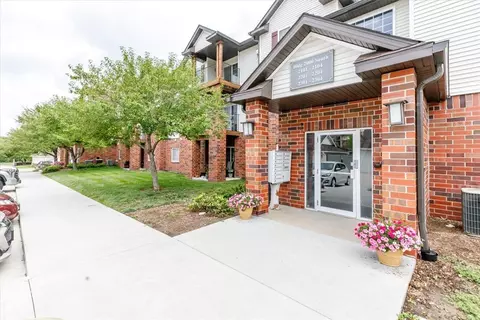 6440 Ep True Pkwy # 2203, West Des Moines, IA 50266