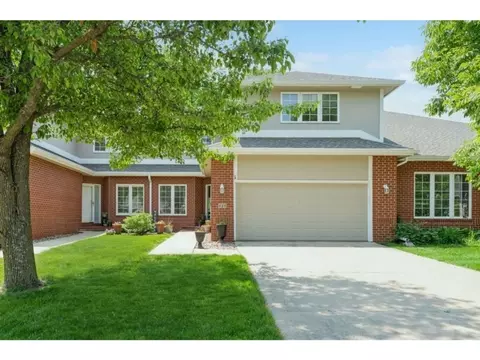 1500 Crown Colony Ct #520, Des Moines, IA 50315