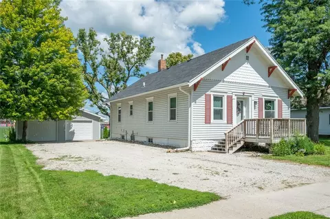 225 NW 4th St, Earlham, IA 50072