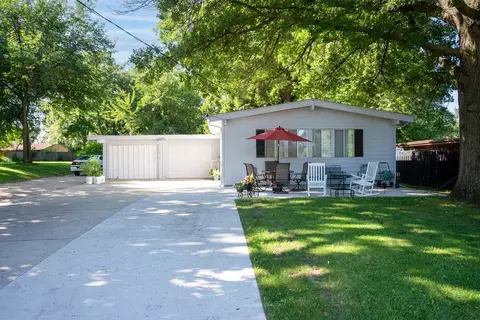 2318 Wakonda View Dr, Des Moines, IA 50321