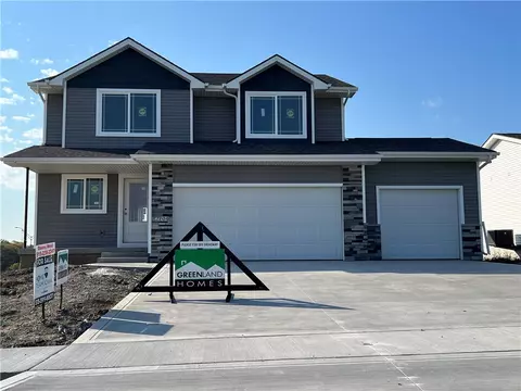 2704 21st St SW, Altoona, IA 50009