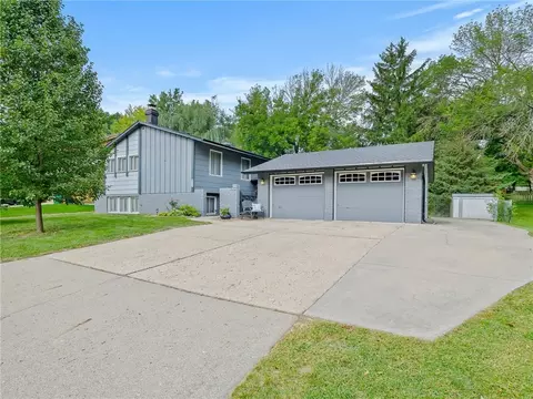 4116 Mary Lynn Dr, Urbandale, IA 50322