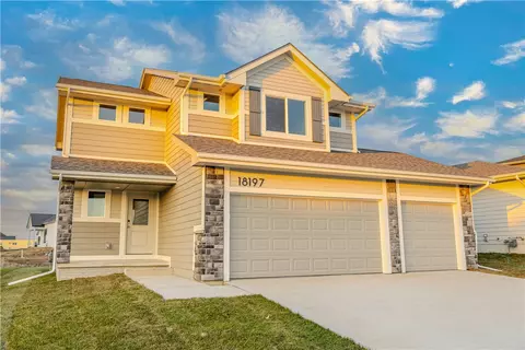18197 Alpine Dr, Clive, IA 50325