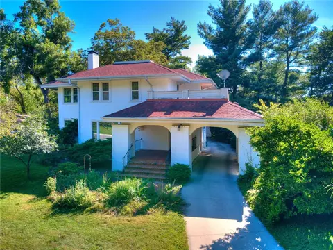 4710 Lakeview Dr, Des Moines, IA 50311