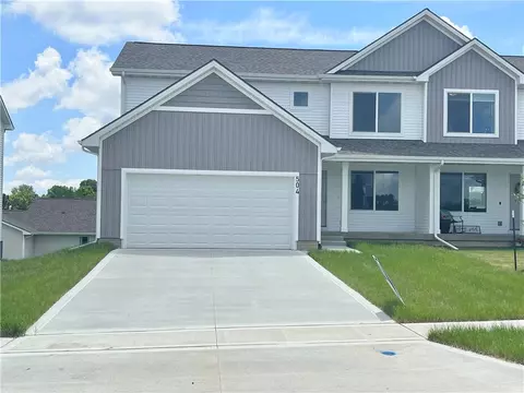 504 7th St NE, Mitchellville, IA 50169
