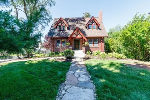 1728 41st St, Des Moines, IA 50310