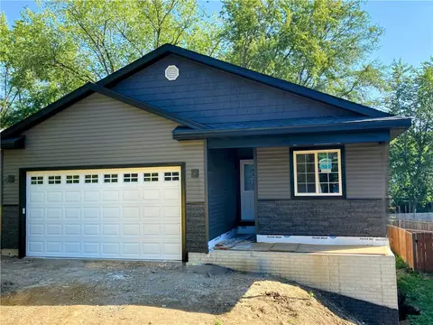 1230 Kenyon Ave, Des Moines, IA 50315