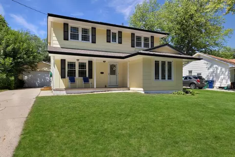 3916 78th St, Urbandale, IA 50322