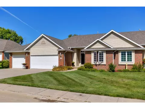 1255 Liberty Ln, Carlisle, IA 50047