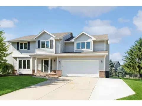 5641 Northglenn Dr, Johnston, IA 50131