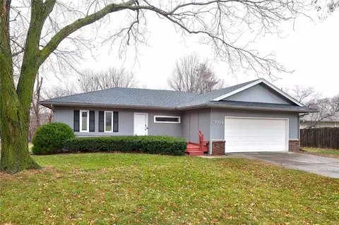 3508 Maple St, West Des Moines, IA 50265