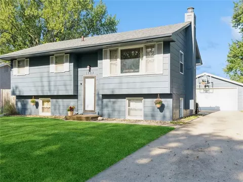 1303 Skylane Dr, Norwalk, IA 50211