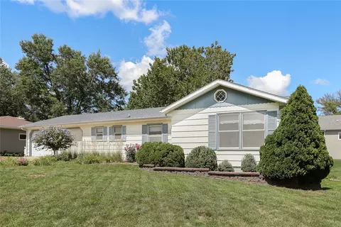 318 Jackson St, Pella, IA 50219