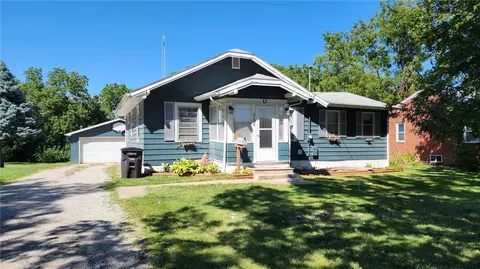 3102 E Tiffin Ave, Des Moines, IA 50317