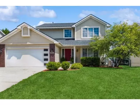 5729 NW 92nd St, Johnston, IA 50131