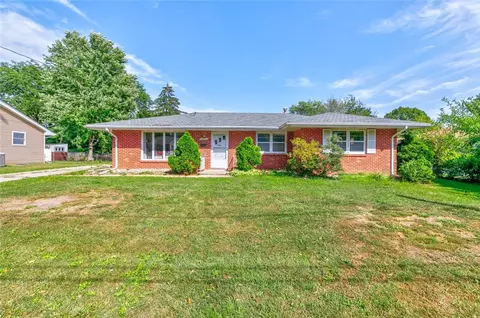 4011 Lynner Dr, Des Moines, IA 50310