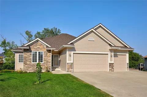 616 Tangelo Cir, Norwalk, IA 50211