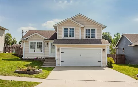 312 N 16th St, Indianola, IA 50125