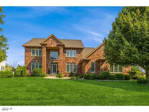 15101 Brookshire Dr, Urbandale, IA 50323