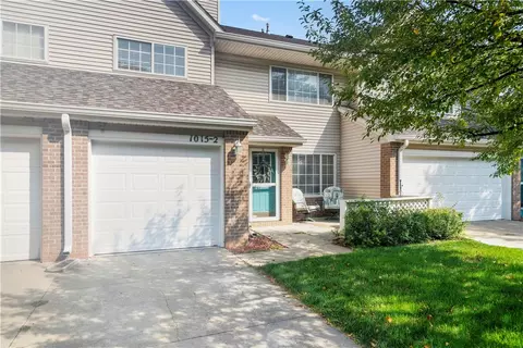 1015 68th St #2, West Des Moines, IA 50266
