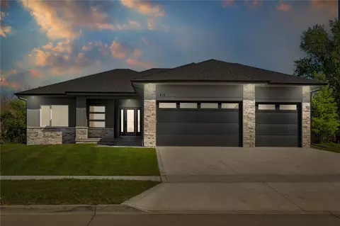 415 NW Woodmoor Dr, Waukee, IA 50263
