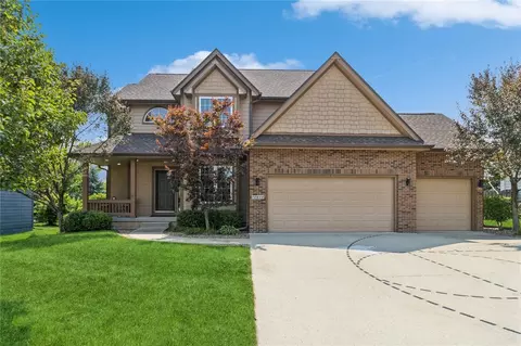 12610 Ridgemont Dr, Urbandale, IA 50323