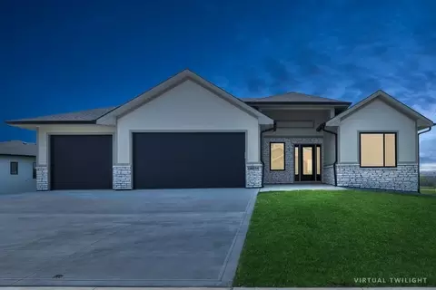 18034 Valleyview Dr, Clive, IA 50325