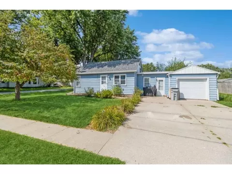 695 Iowa Ave, Martensdale, IA 50160