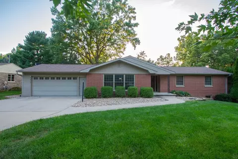 1417 Broadway St, Pella, IA 50219