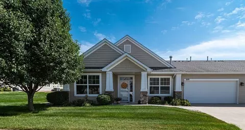 609 Sienna Ridge Dr, West Des Moines, IA 50266